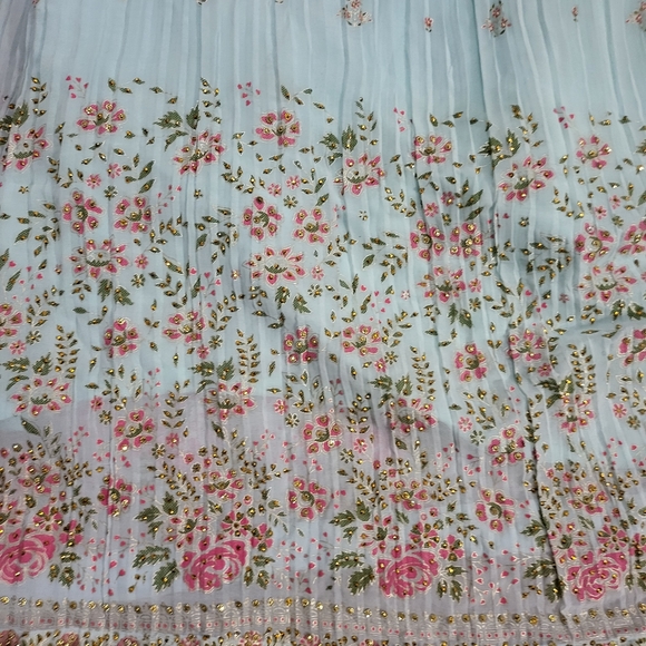 Gown - Picture 4 of 5